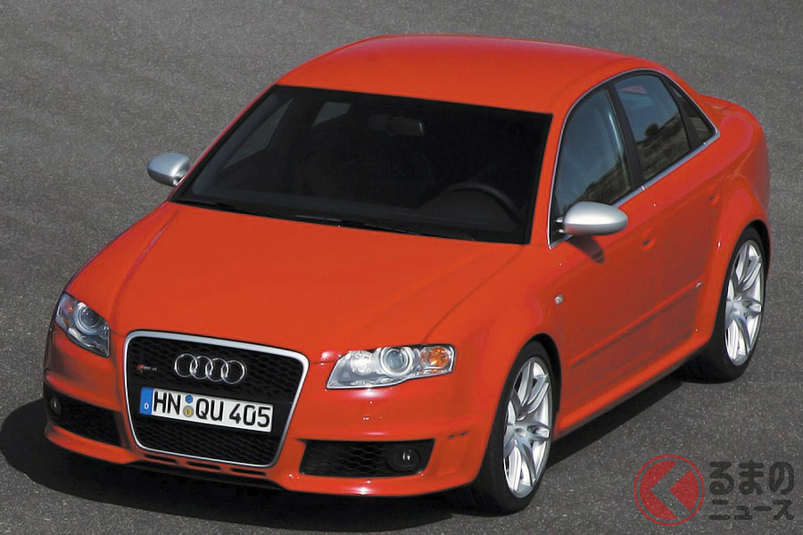 シリーズで唯一のセダンをラインナップする2代目「RS4」