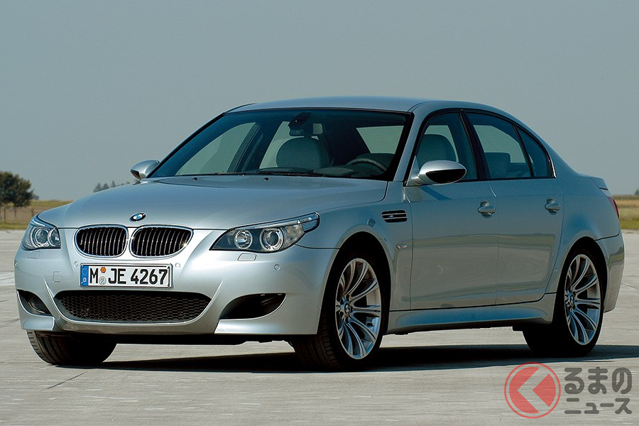 F1で培ったテクノロジーが投入されたV10エンジンを搭載する4代目「M5」