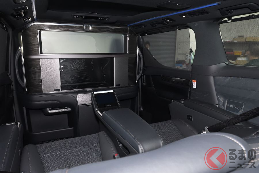 完全なプライベート空間となるレクサス「LM」の後席