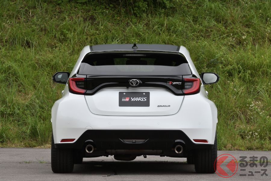 ヤリスの派生スポーツモデル「GRヤリス」はマフラーを目立たせている
