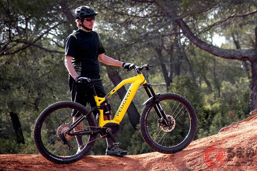 プジョーサイクルのクロスオーバータイプ電動アシスト自転車「eT01」