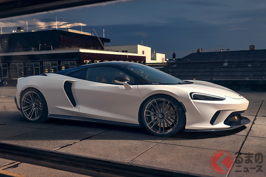 リアミッドに搭載される4リッターV型8気筒ツインターボエンジンには、3つのチューニングキットが用意された