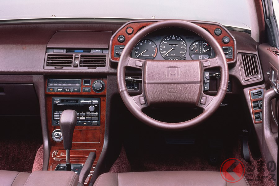国産車初のエアバッグ搭載車となった初代「レジェンド」のコクピット