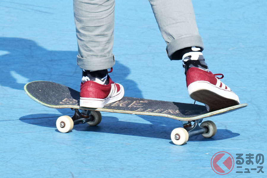 スケートボードを車道で遊ぶのは違反？