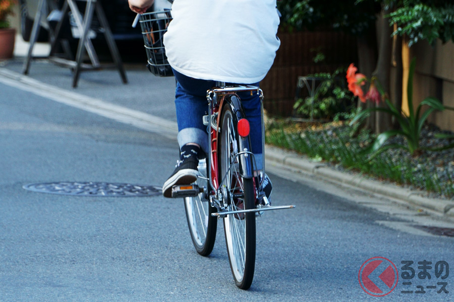 車道の真ん中を走っているように見える自転車は時々見かけられる