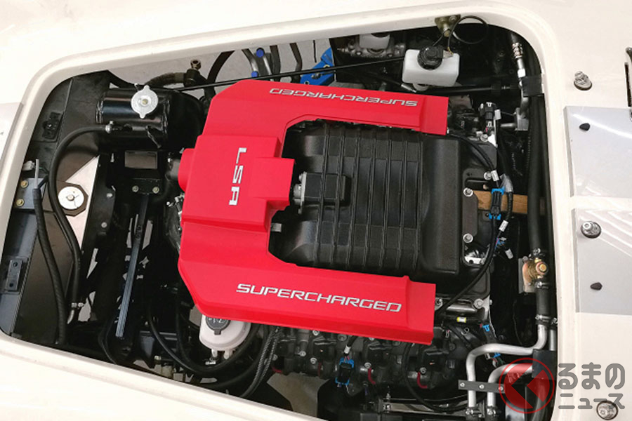 ACコブラ スーパーブロワーは、580psを発生する、シボレー製のLT4型6.2リッターV型8気筒+スーパーチャージャーを搭載