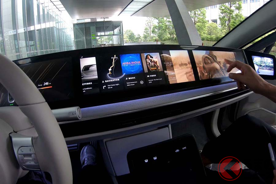 ダッシュボード上の「パノラミックスクリーン」は表示位置を自在に入れ替えられる