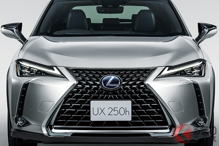 レクサスUXは全長4495mmのCセグメントSUVだ