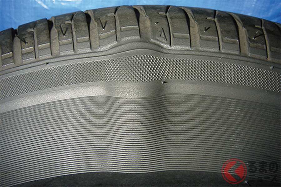 これがピンチカット。サイドウオールにタンコブのような膨らみができる(出典:一般社団法人 日本自動車タイヤ協会)