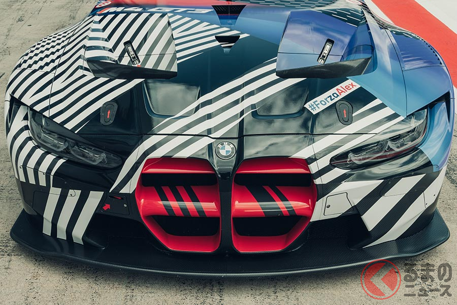 お披露目された新型BMW「M4 GT3」。レースシーンでは現在の「M6 GT3」に代わる存在となる