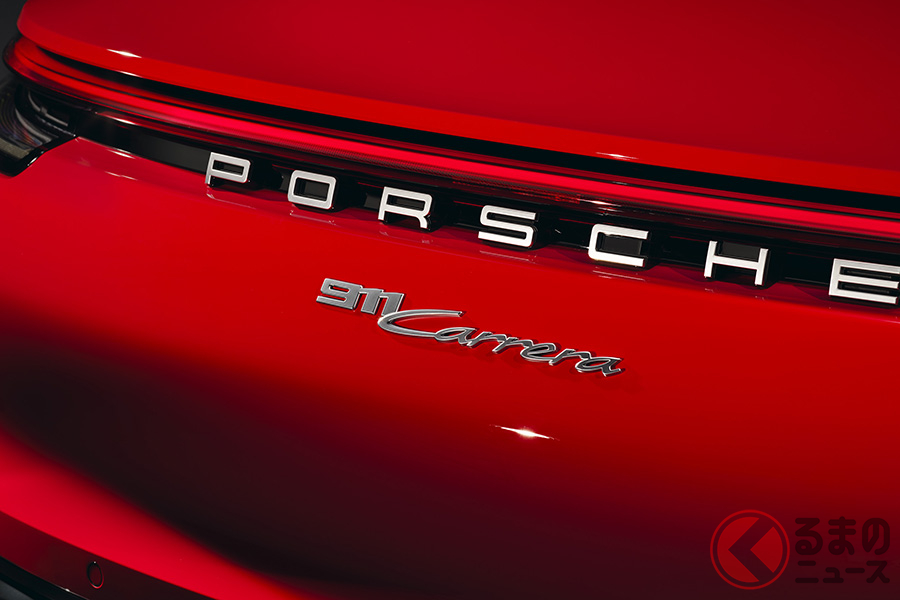 ポルシェ991型「911カレラ クーペ」のエンブレム