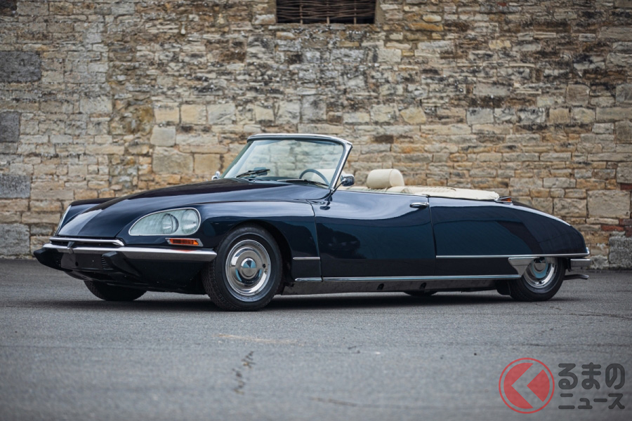 日本では「猫目」と呼ばれる4灯ヘッドライトを持つ後期型シトロエン「DS21デカポタブル coachwork by アンリ・シャプロン」(C)SILVERSTONE AUCTIONS