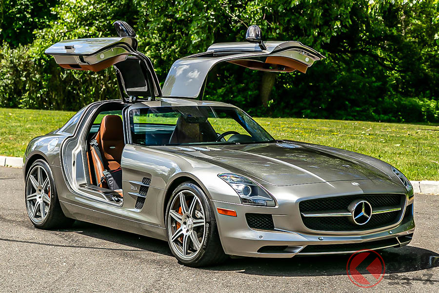 エンジンルームのアルミ部分の錆など、実際に使われていたということが伝わってくる個体。年式なりのコンディションではある