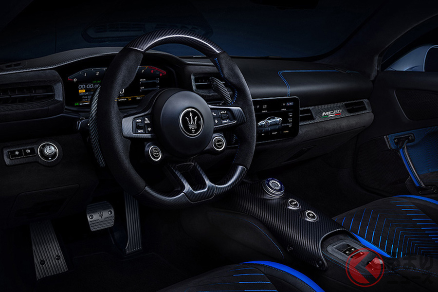 ドライビングに集中できるように、非常にシンプルにまとめられたキャビン