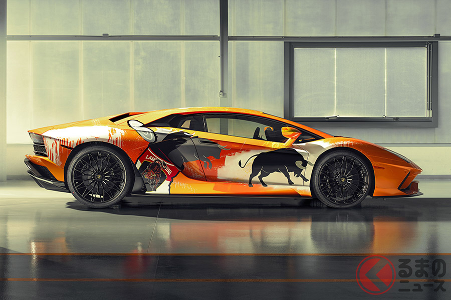 いわゆるアートカーとなるスカイラー・グレイがペイントした「アヴェンタドールS」