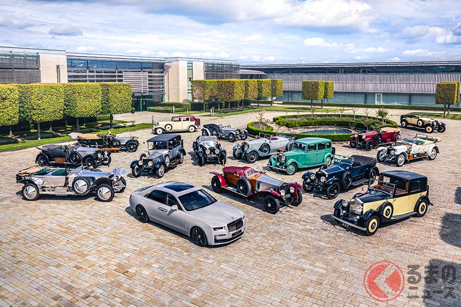 20台のヴィンテージ・ロールス・ロイスの集いで、新型「ゴースト」がお披露目された