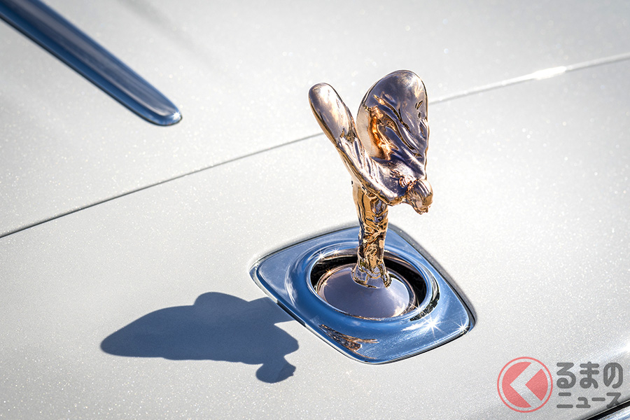 日本初となるローズゴールドのスピリット・オブ・エクスタシーは、夕日を表現