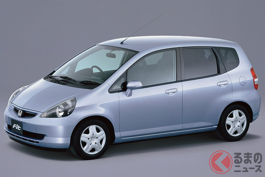 革新的なコンパクトカーとして大ヒットした初代「フィット」