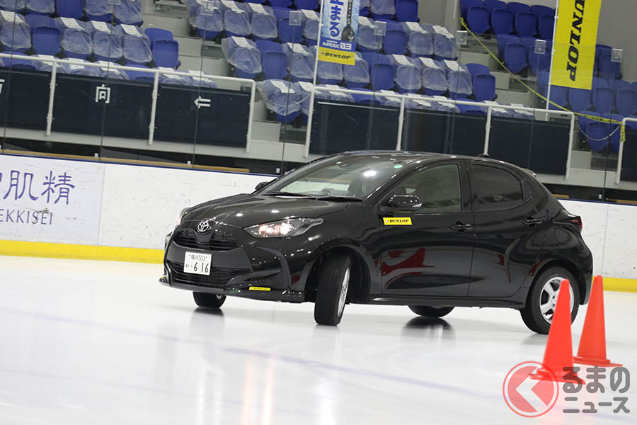 新製品「ウインターマックス03」の氷上旋回。横グリップが強いため、旋回スピードが従来品WM02よりもアップしている