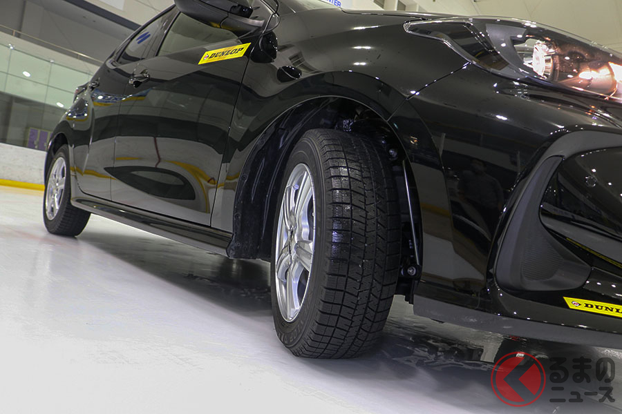 ダンロップの新スタッドレスタイヤウインターマックス03」をスケートリンクでテストした