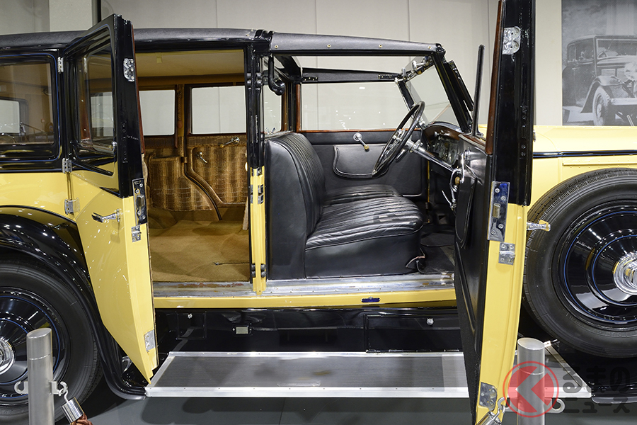 トヨタ博物館に収蔵されている1928年製「イスパノスイザ 32CV H6b」(フランス)。運転席は本革シート、後席は布シートだ