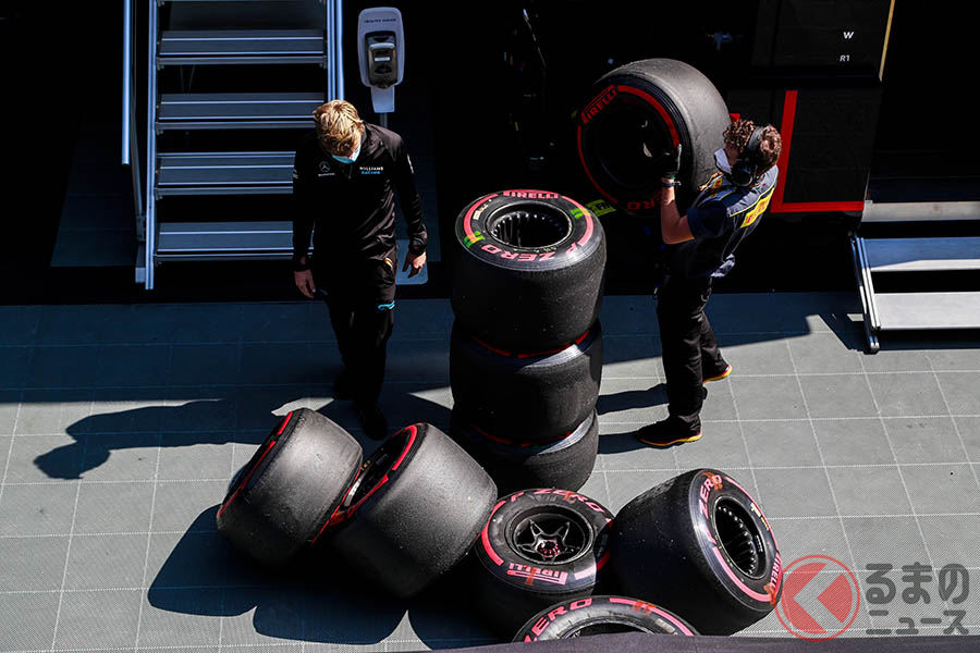 現在もモータースポーツシーンではタイヤに窒素ガスを入れる