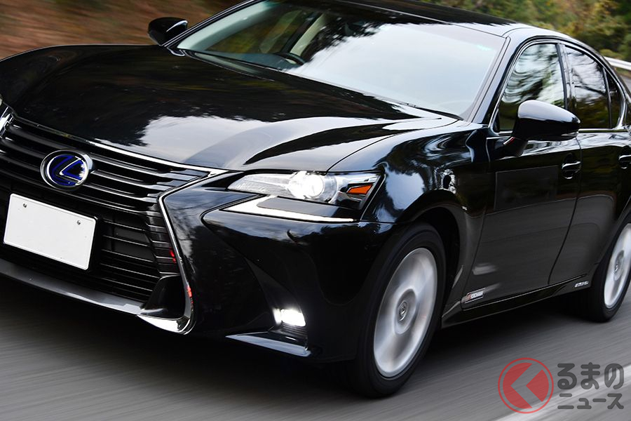 「エコタイヤ」はタイヤ・グレーディング制度で転がり性能の等級がA以上(AAA、AA、A)で、かつウエットグリップ性能がaからdに入っているタイヤ(低燃費タイヤ)のことをいう