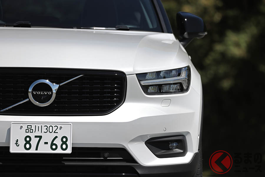 ボルボ「XC40 B5 AWD R-DESIGN」。ボディカラーのクリスタルホワイトパールは11万円のオプション