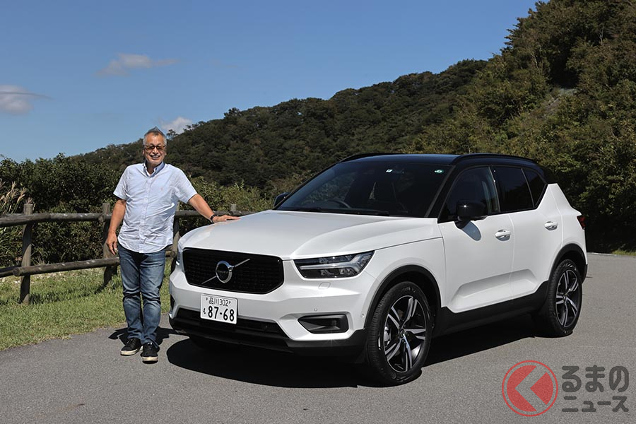 ボルボ「XC40 B5 AWD R-DESIGN」と筆者のこもだきよし氏