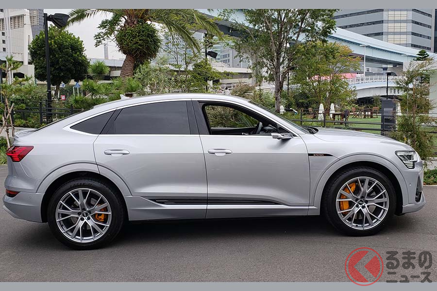 アウディ「e-トロン スポーツバック」は全長4900mm、全高1615mmのミッドサイズ・クーペSUVだ