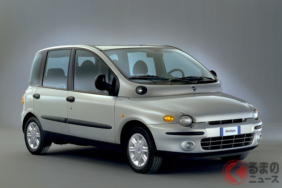 フィアット「ムルティプラ」。3人がけ×2列の6シーターモデルだった