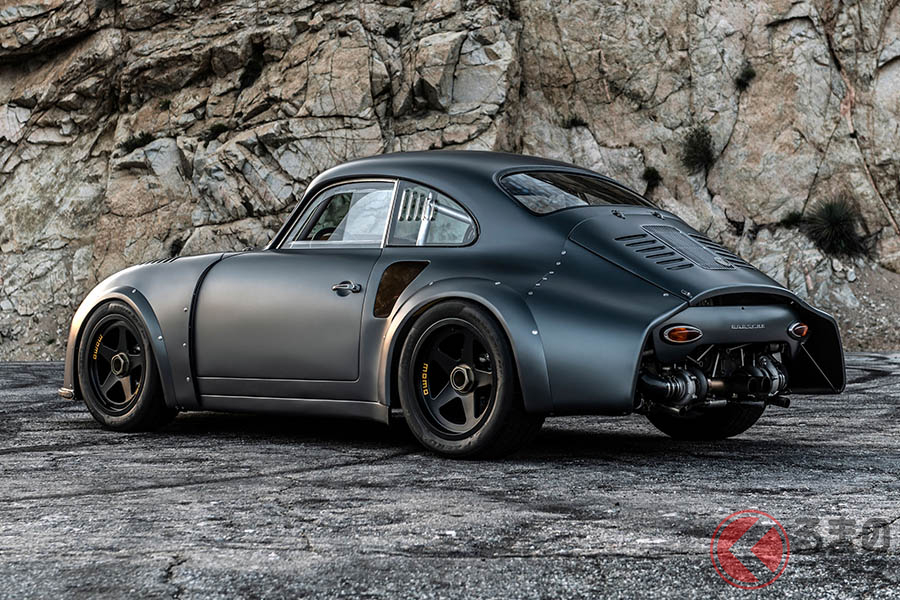 964型「911」に使用されていた3.6リッター水平対向6気筒エンジンを4気筒にして搭載した「MOMO 356 RSR アウトロー」(C)2020 Courtesy of RM Sotheby's