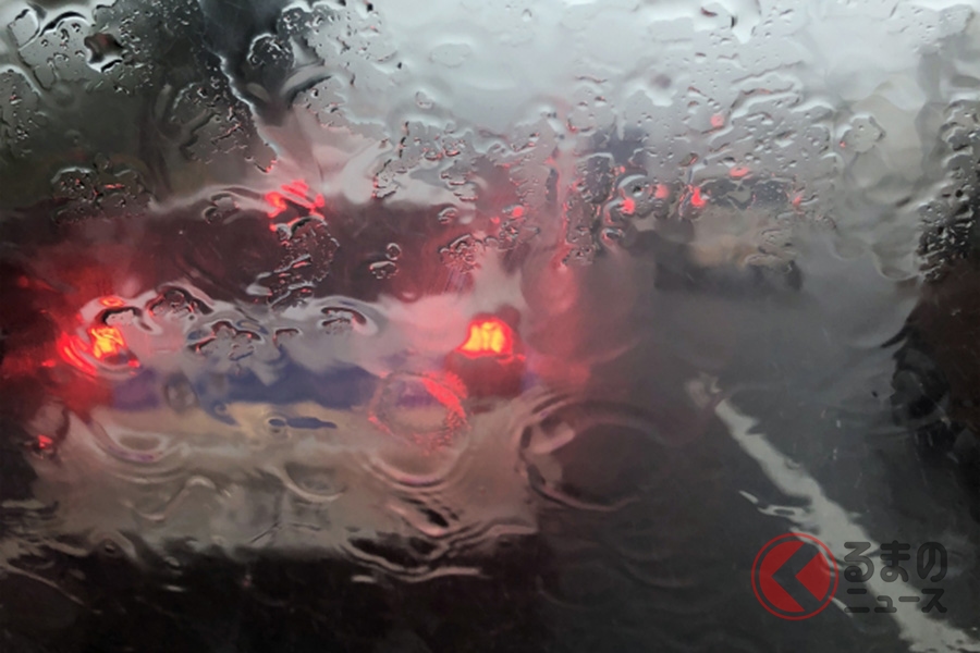 集中豪雨に遭遇した時の運転席からの景色