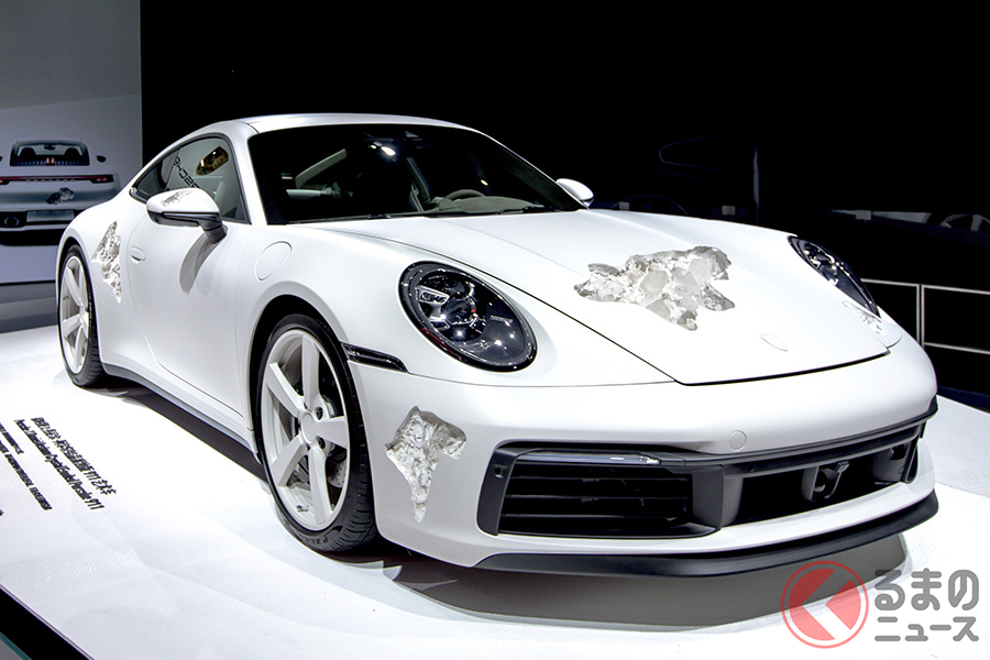 ポケモンとコラボした際と同様なコンセプトでダニエル・アーシャムが手掛けた「992」世代のポルシェ911