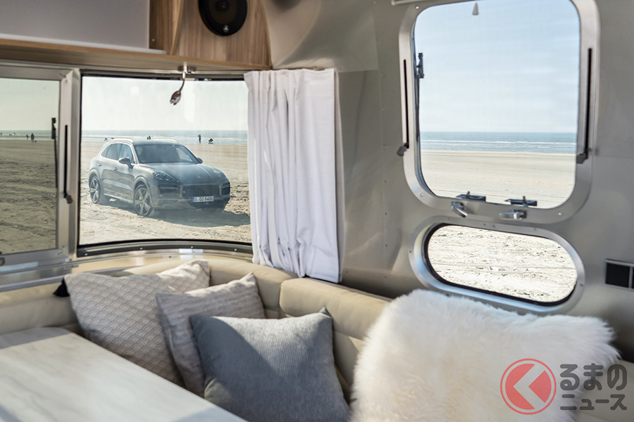 ホテルのような快適さを備えたエアストリームの車内
