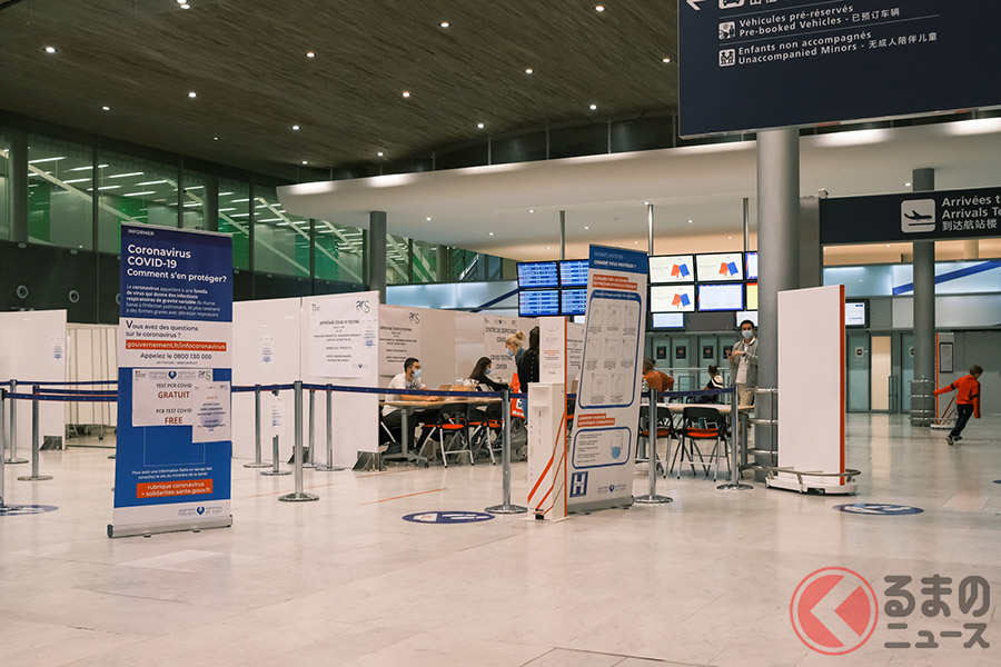 シャルル・ド・ゴール空港では無料でPCR検査を受けられるようになっていました。渡航先や航空会社によっては72時間以内の陰性証明が必要な場合もあります
