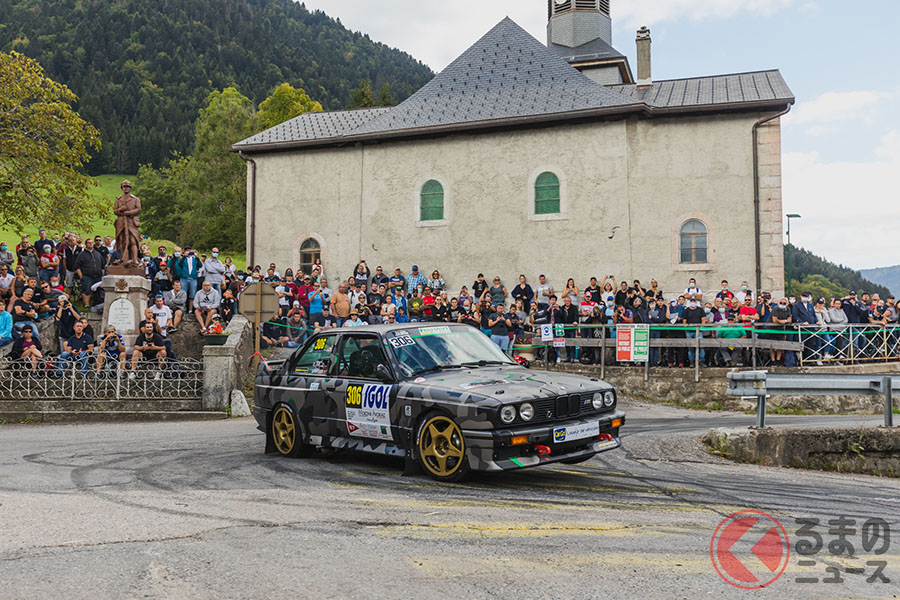 この頃には感染再拡大のニュースも流れていたのだけど、ギャラリーの皆さんは知ってか知らずかこんな感じ。ソーシャルディスタンスって何??