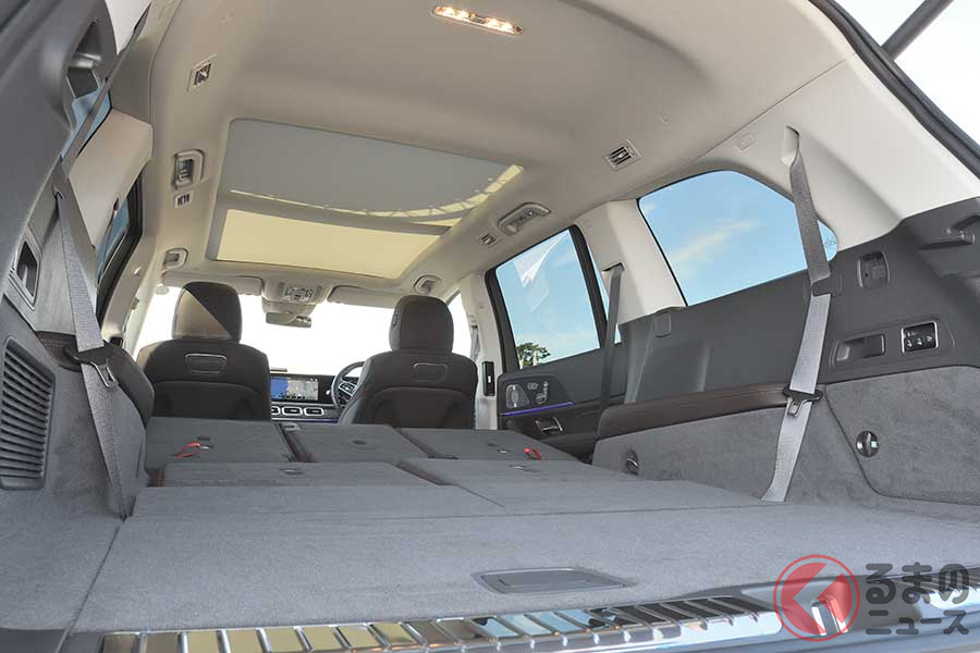 2列目/3列目シートを倒すと最大2400リッターの荷室が広がる