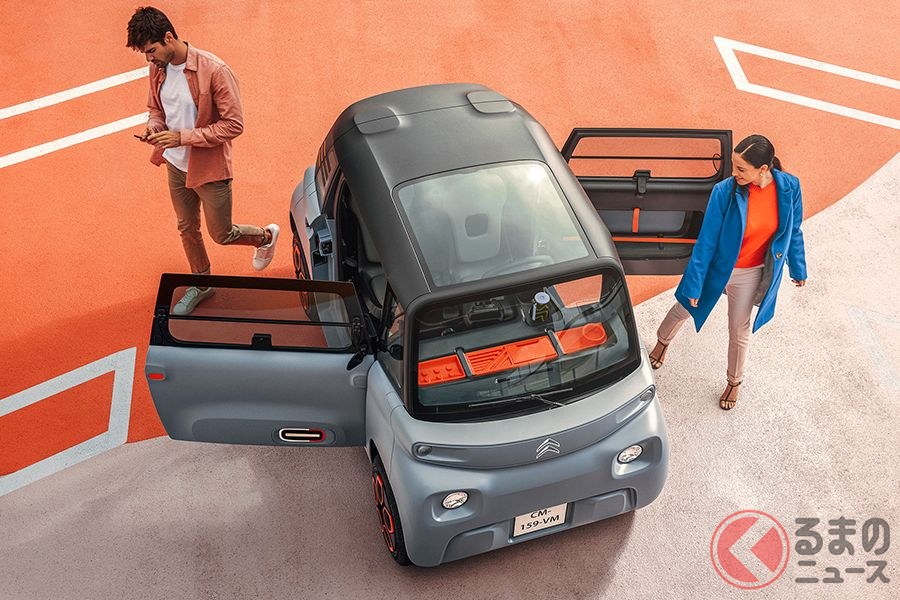 シトロエンの電気自動車(EV)「アミ」。運転席側と助手席側のドアは、写真のように反対に開く