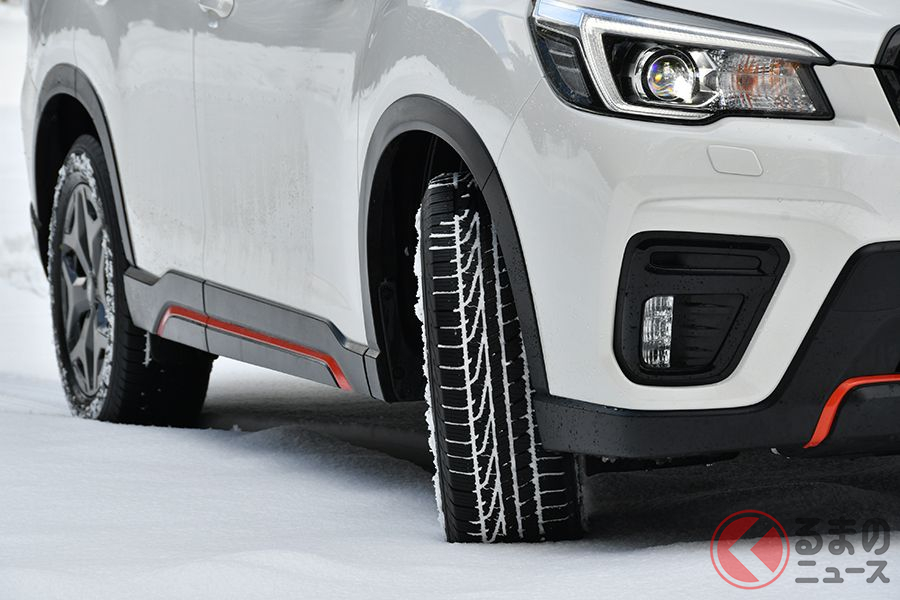 最近では春夏秋のドライ/ウエット路面から冬のスノー路面まで対応する「オールシーズンタイヤ」も流行している。写真はグッドイヤーのSUV用オールシーズンタイヤ「アシュアランスウェザーレディ」