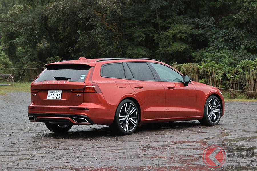 VOLVO V60 B5 R-DESIGN