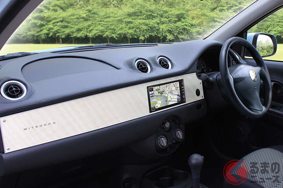 クラシックインパネを装着したミツオカ「ビュートなでしこ」