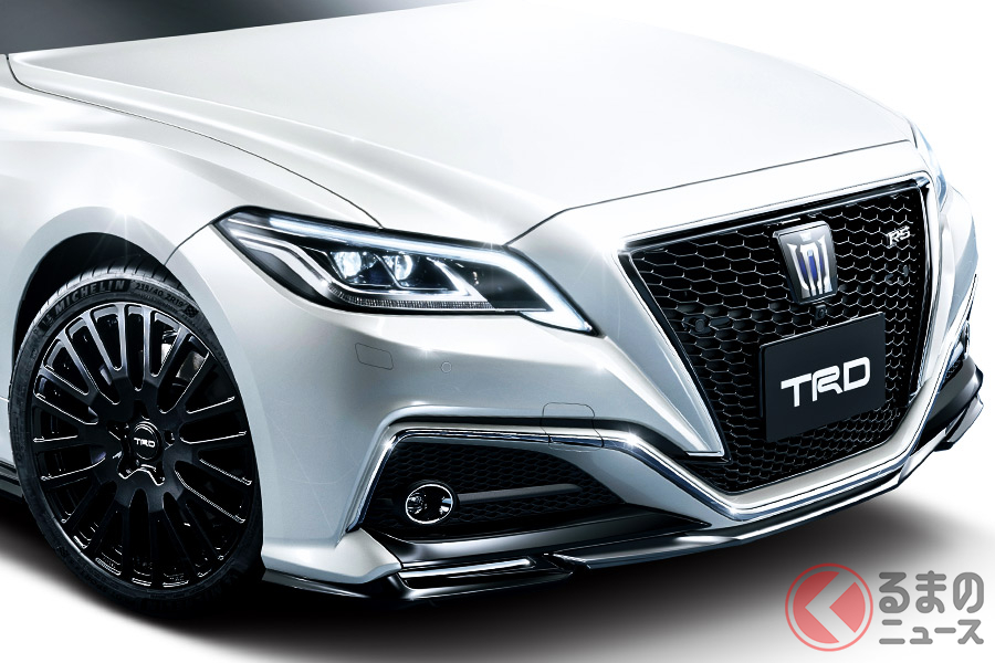 TRDパーツでスポーティに演出されたクラウン