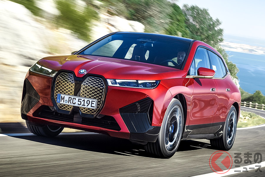 「BMW iX」は、新技術のフラッグシップとなり、電気モビリティ分野における最新の革新、自動運転およびインテリジェントなコネクティビティが融合されている