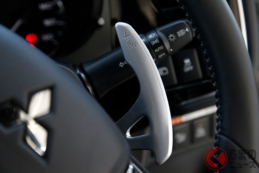 三菱「アウトランダーPHEV」の回生レベルセレクター(パドル式)