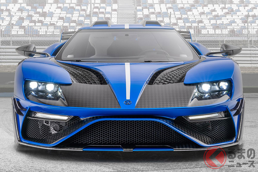 ヘッドランプがノーマルでは縦方向に並ぶ2灯式だったのに対し、Le Mansoryでは横方向に変更されている