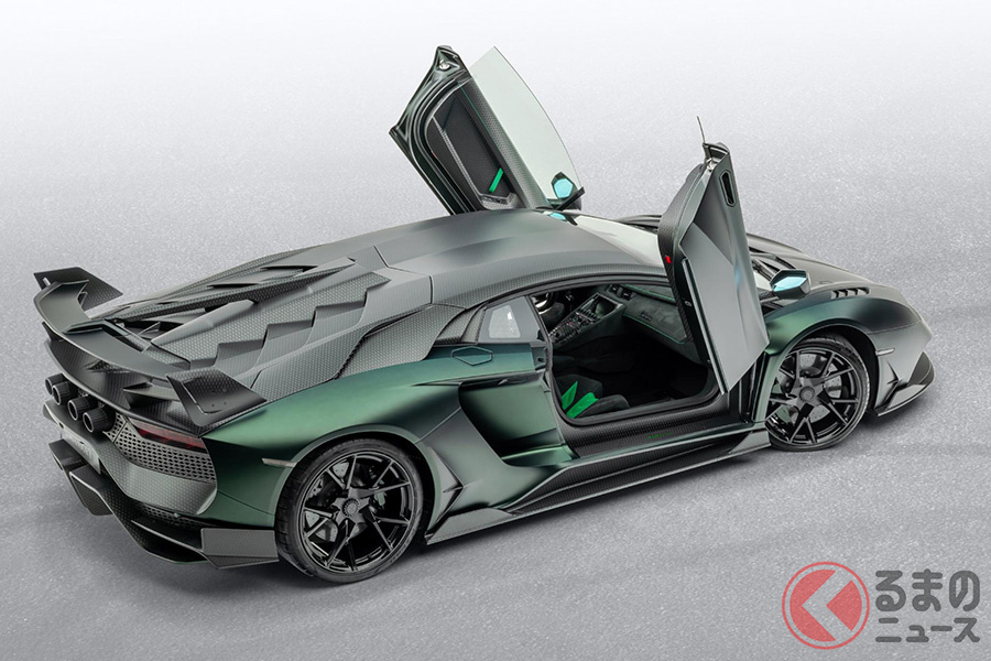 新デザインのエンジンフードやダブルディフューザーが非常にアグレッシブなスタイルを演出している