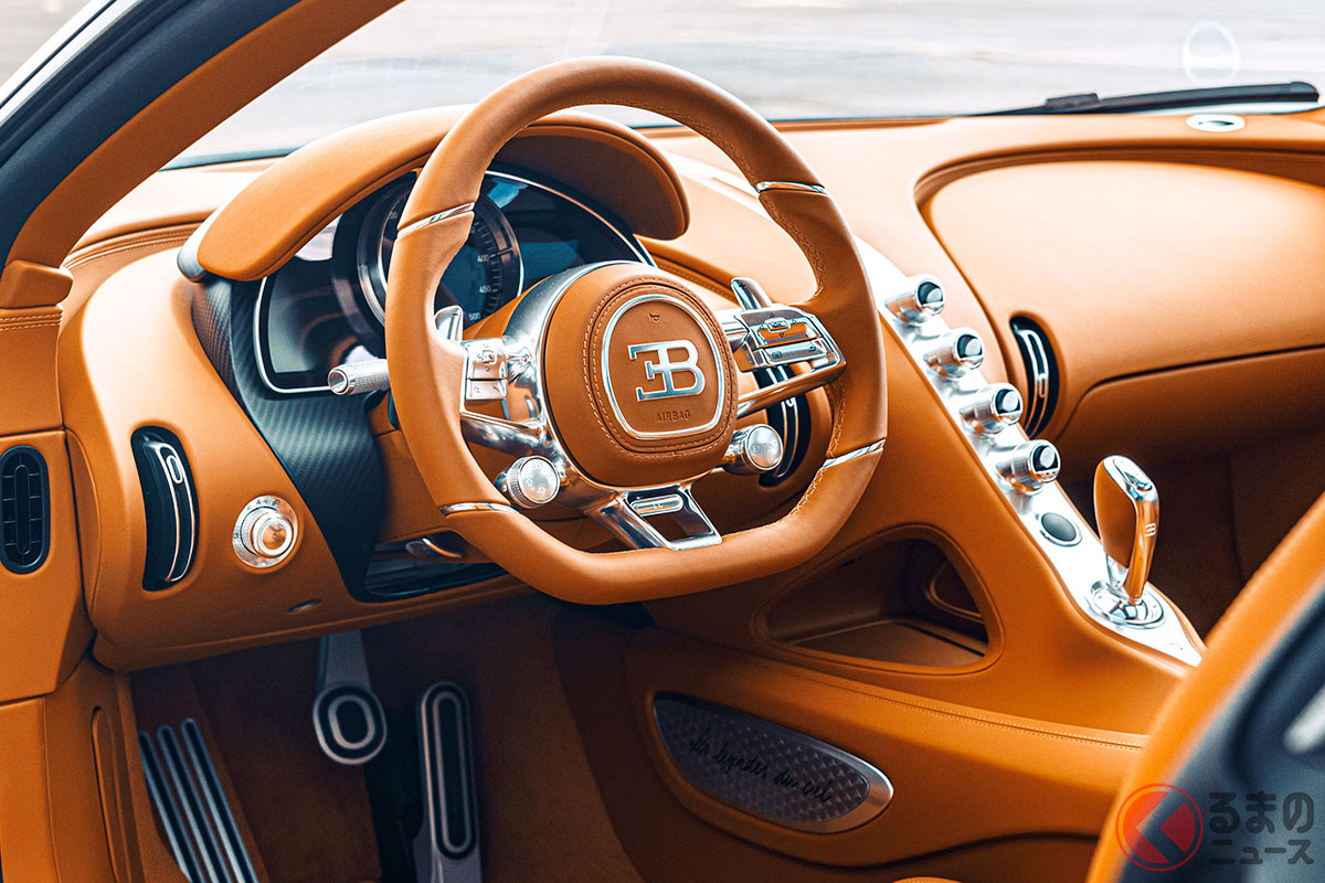 前世紀の航空機コックピットをイメージして仕上げられたブガッティ「シロン・スポーツ・レジェンデ・ドゥ・シエル」のインテリア