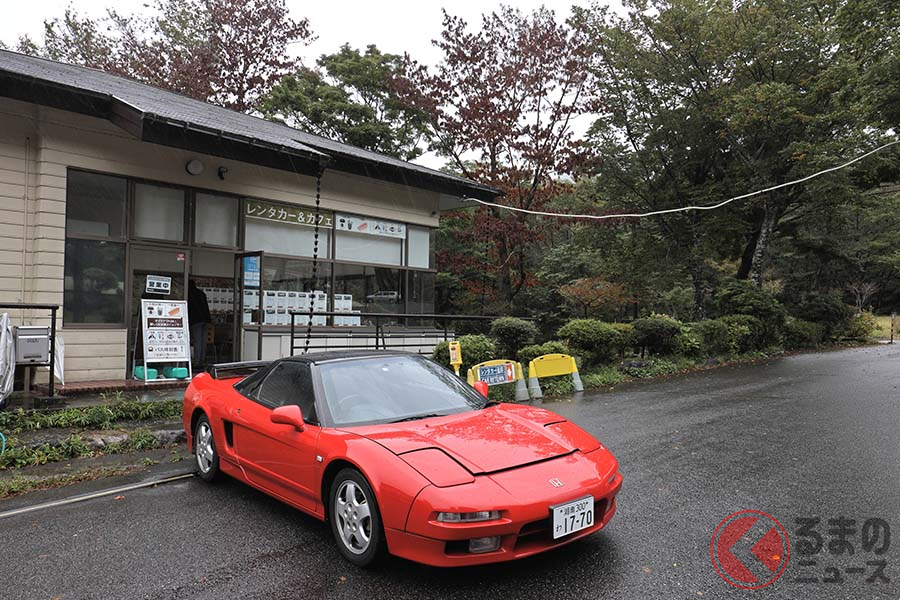 神奈川県・箱根町にあるレンタカーショップ「fun2drive」。国道138号線沿いにあり、アクセスしやすい