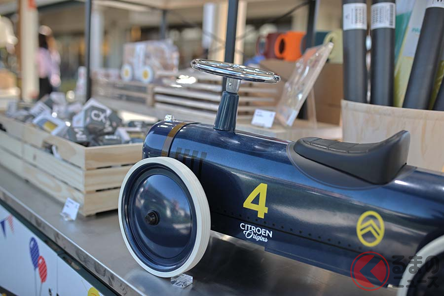 ポップでキュートなシトロエン・オリジナルグッズが特別価格で販売されている